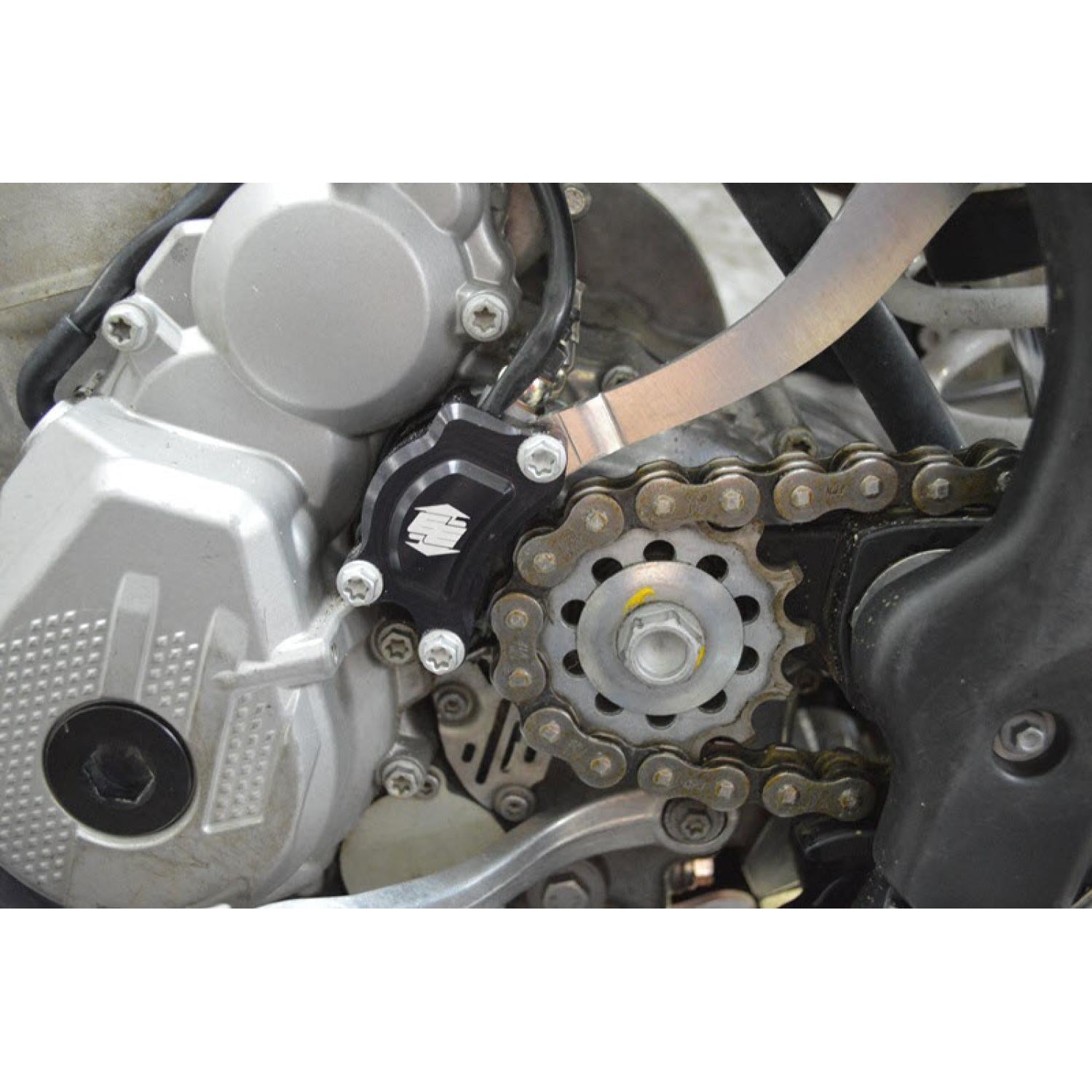 Enduro Engineering Clutch Cylinder Guard KTM/HUS/KTM 250/350 | 13 - 2021 - MojoMotoSport.com