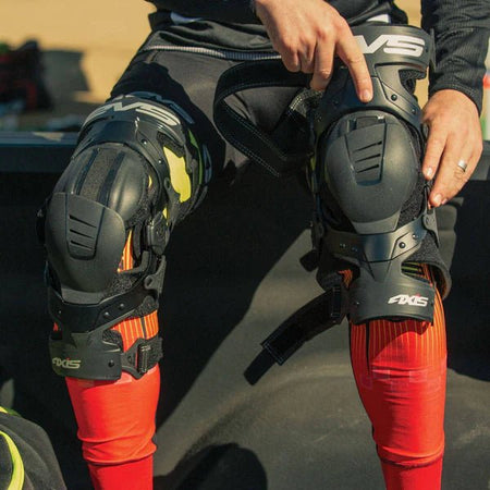 EVS Axis Sport Knee Brace | AXISS - BK - MojoMotoSport.com