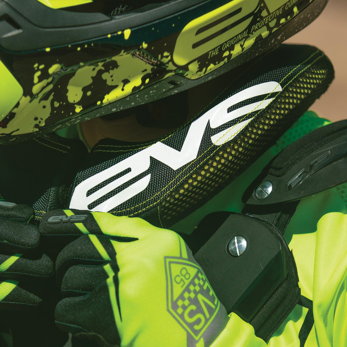 EVS R2 Race Collar | 112046 - MojoMotoSport.com