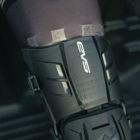 EVS RS9 Knee Brace | RS9 - BK - MojoMotoSport.com
