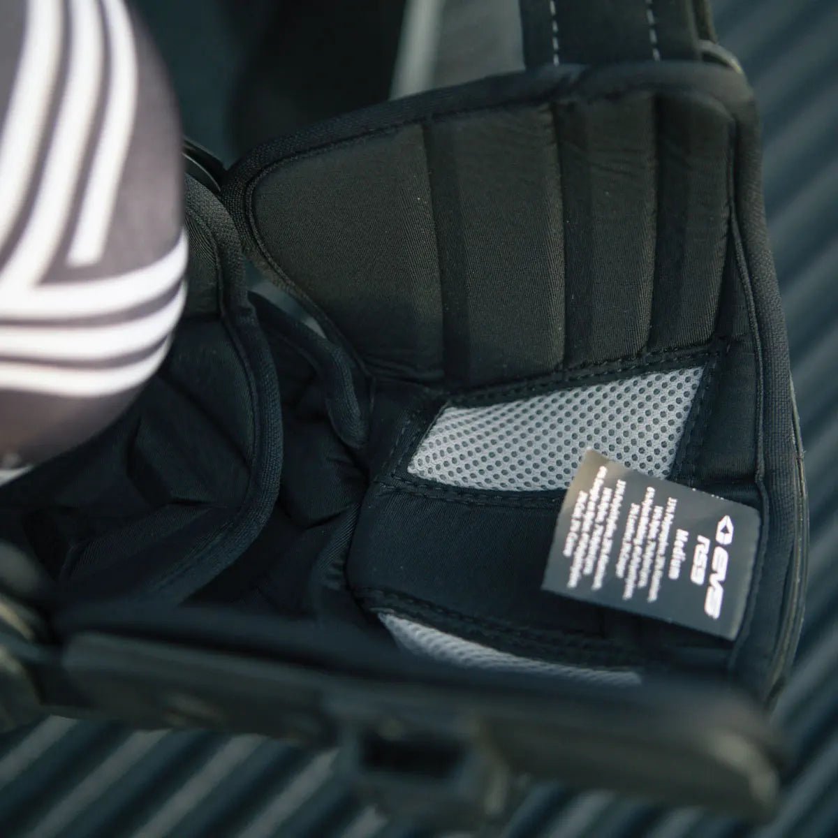 EVS RS9 Knee Brace | RS9 - BK - MojoMotoSport.com