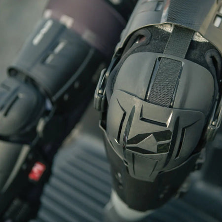 EVS RS9 Knee Brace | RS9 - BK - MojoMotoSport.com