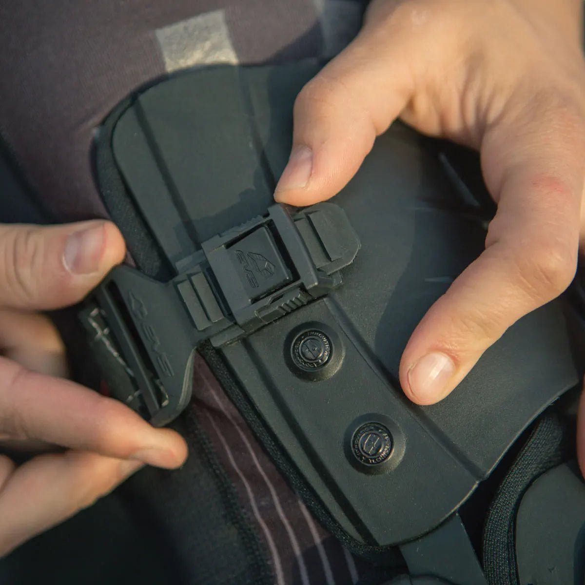 EVS RS9 Knee Brace | RS9 - BK - MojoMotoSport.com