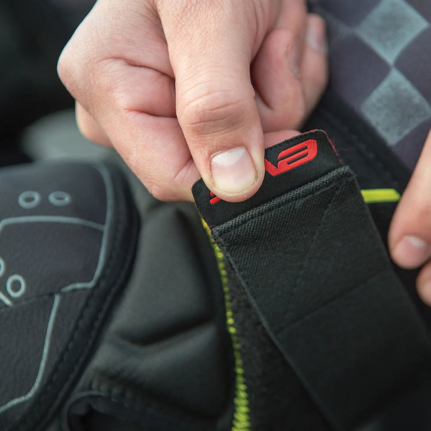 EVS TP199 Knee Guards | TP199K - BK - MojoMotoSport.com