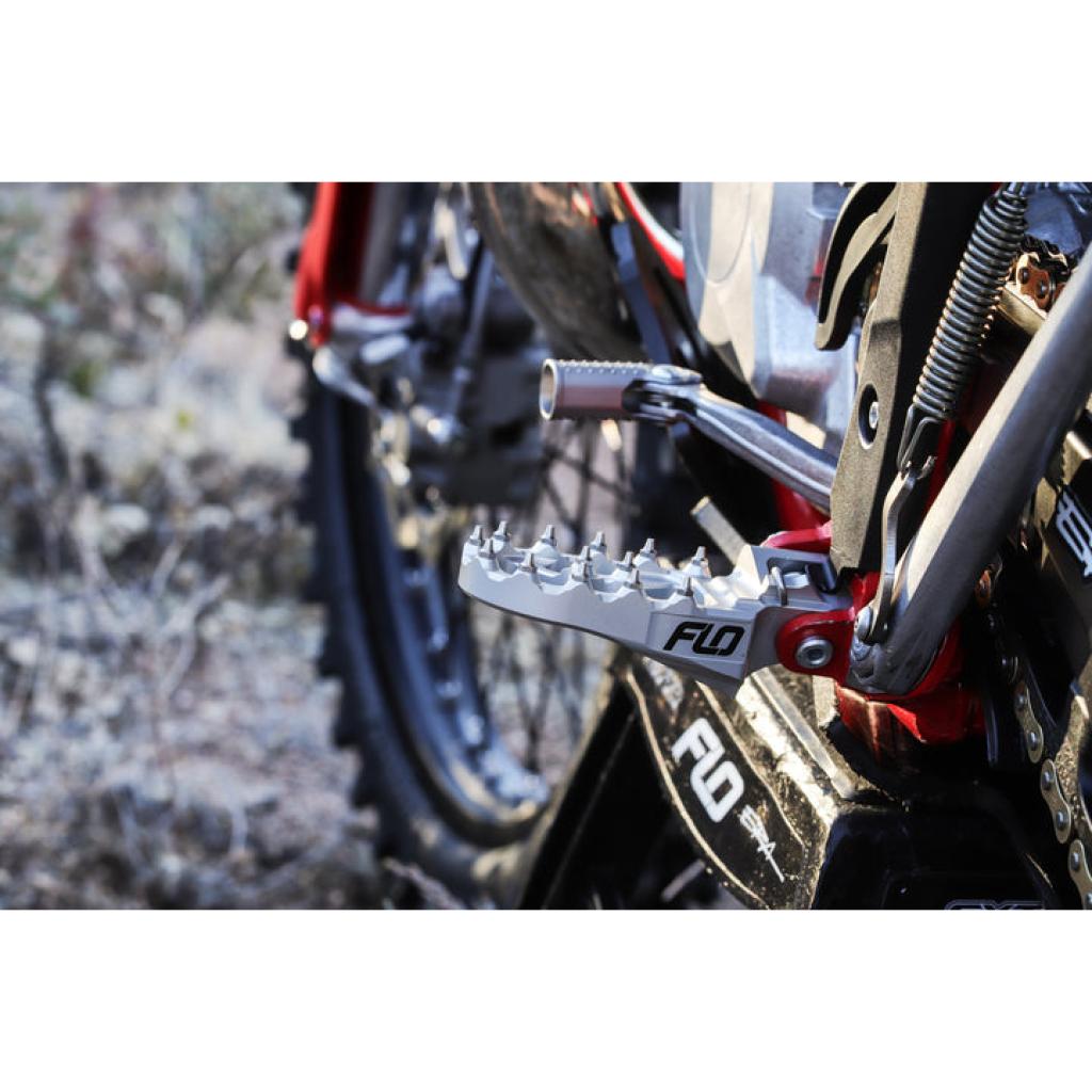 FLO Lowered Footpegs Yamaha | LOW - 793 - 2 - MojoMotoSport.com