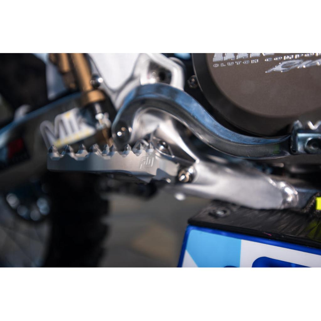 FLO Lowered Footpegs Yamaha | LOW - 793 - 2 - MojoMotoSport.com