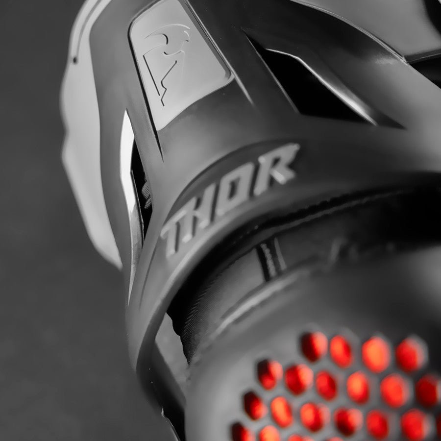 Thor Sentinel LTD Knee Guards - MojoMotoSport.com