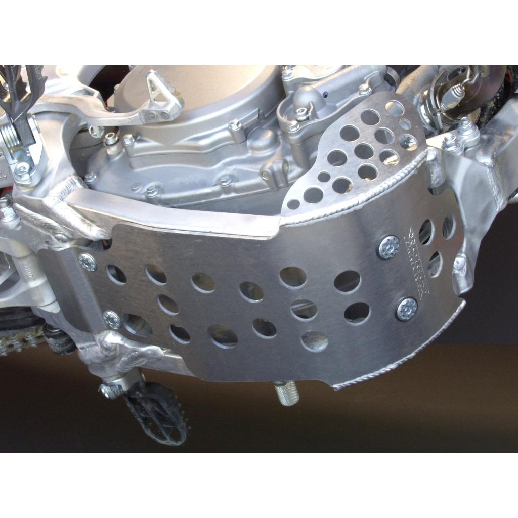 Werksanschluss – Suzuki – vollflächiger Aluminium-Unterfahrschutz – 10-694