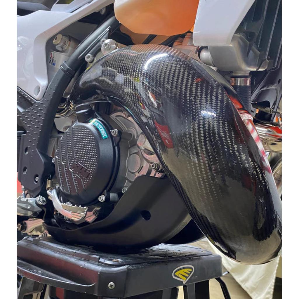P3 Max Coverage Carbon Fiber Pipe Guard KTM/Husqvarna 250/300 (2023) | 101081 - MojoMotoSport.com