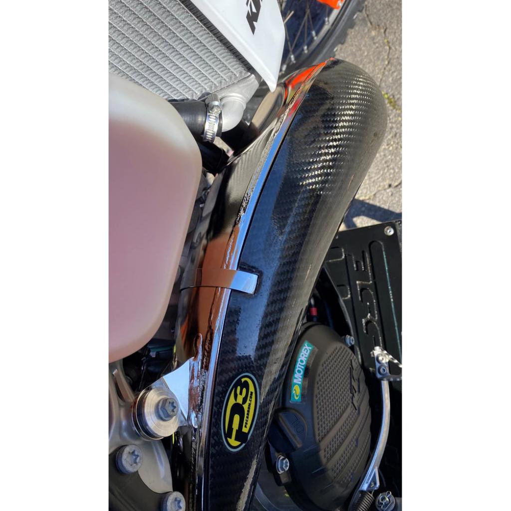 P3 Max Coverage Carbon Fiber Pipe Guard KTM/Husqvarna 250/300 (2023) | 101081 - MojoMotoSport.com