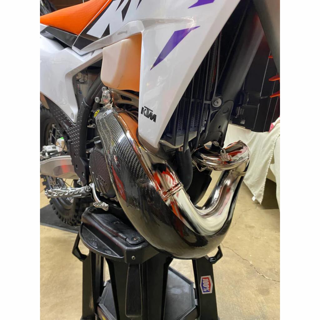 P3 Max Coverage Carbon Fiber Pipe Guard KTM/Husqvarna 250/300 (2023) | 101081 - MojoMotoSport.com
