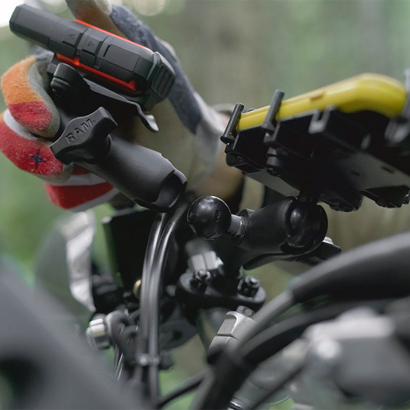 Ram Spine Clip Holder w/ Ball Garmin Handheld Devices | RAM - B - 202 - GA76U - MojoMotoSport.com