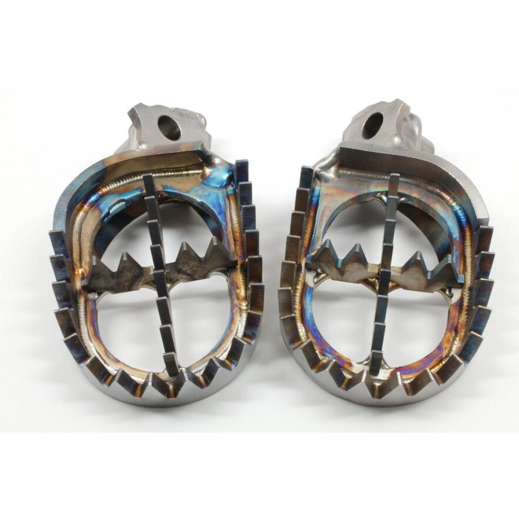 Titanium Pro 4mm Low Offset Footpegs Yamaha 2023 YZ450F - MojoMotoSport.com
